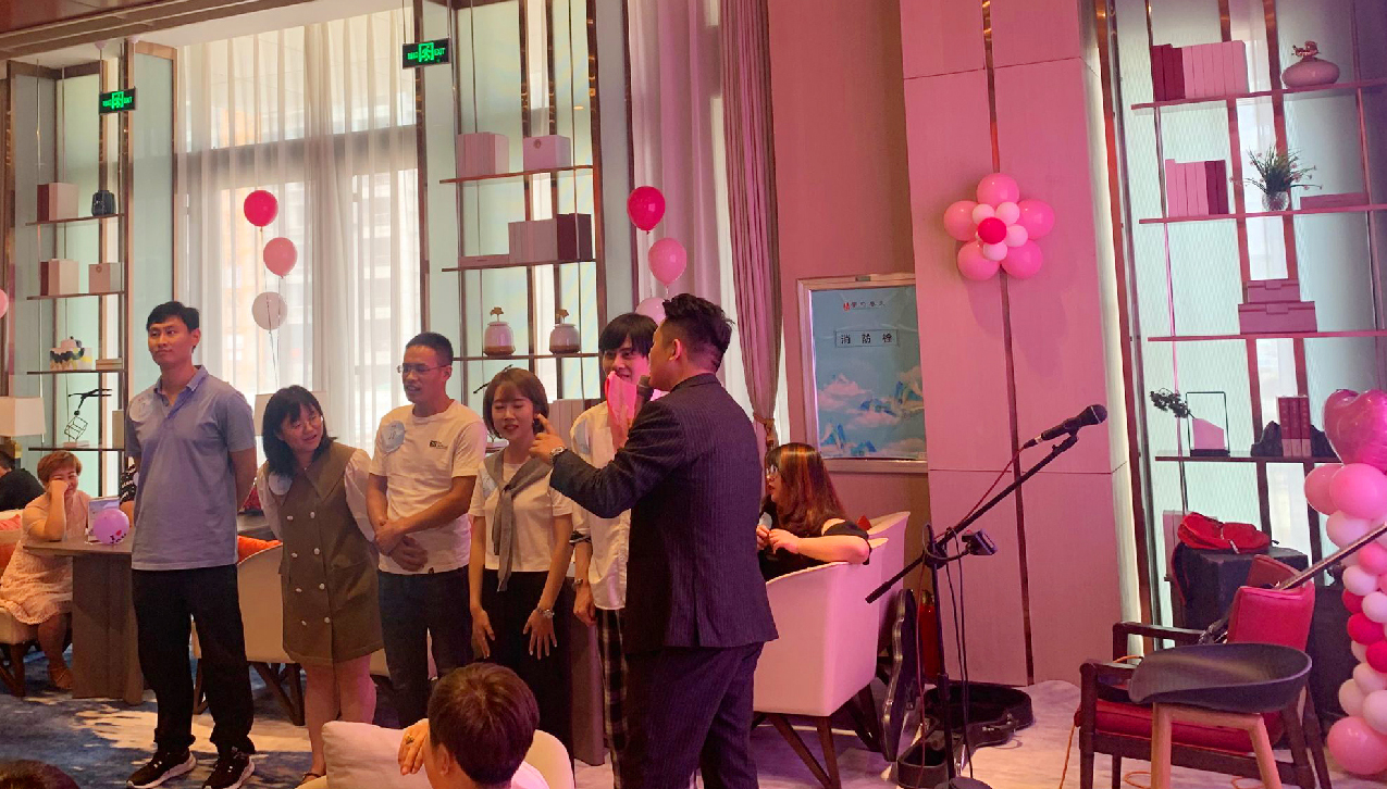 泰實地產舉辦“七夕鵲橋緣 愛在學府里”相親活動